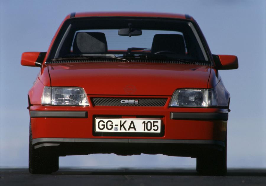  Opel Kadett GSi 5-Door (E) 1984 года  (фото 2 из 3)